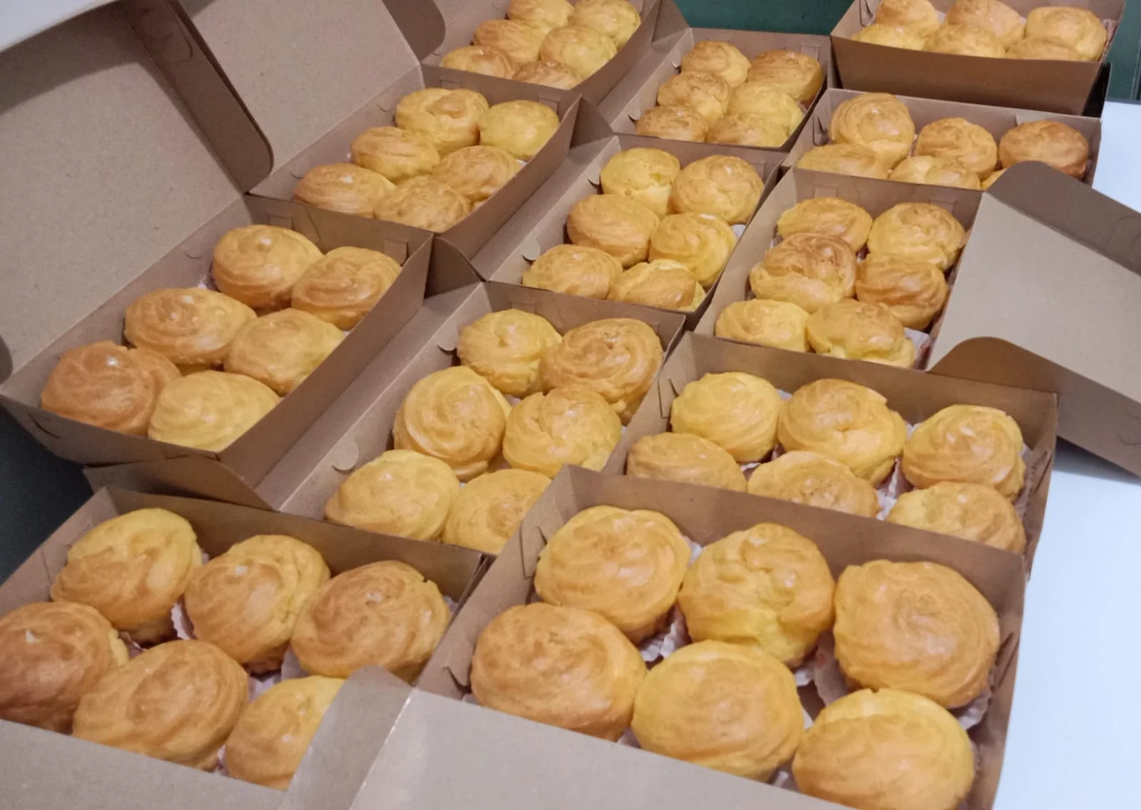 Kue Sus Original 1 box isi 6pcs(Pre-Order khusus bekasi,jawa barat))